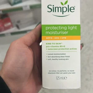 Simple Protecting Light Moisturizer